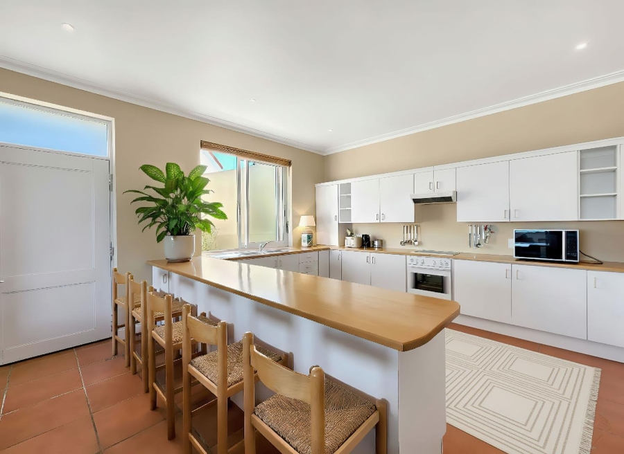6 Bedroom Property for Sale in Bloubergstrand Western Cape
